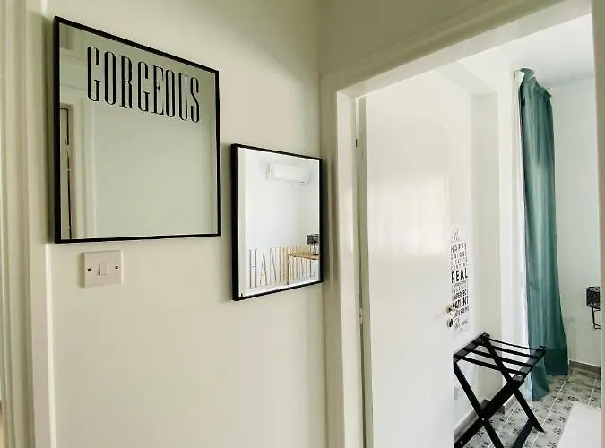 Simple One Bedroom Flat In Lägenhet Engomi