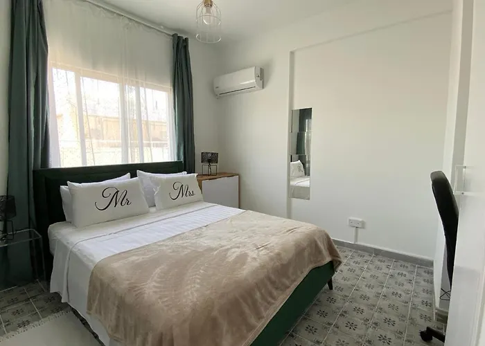 Simple One Bedroom Flat In Lägenhet Engomi