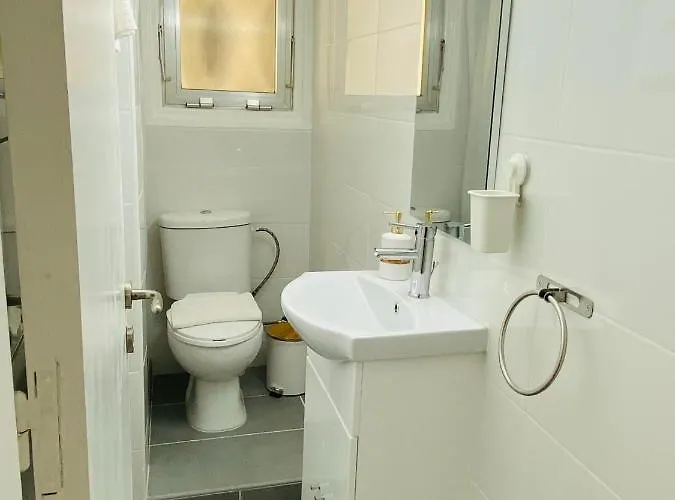 Simple One Bedroom Flat In Engomi